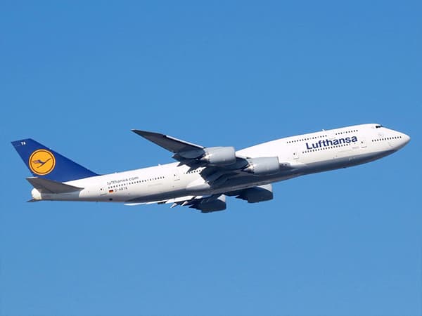 Lufthansa B747-8