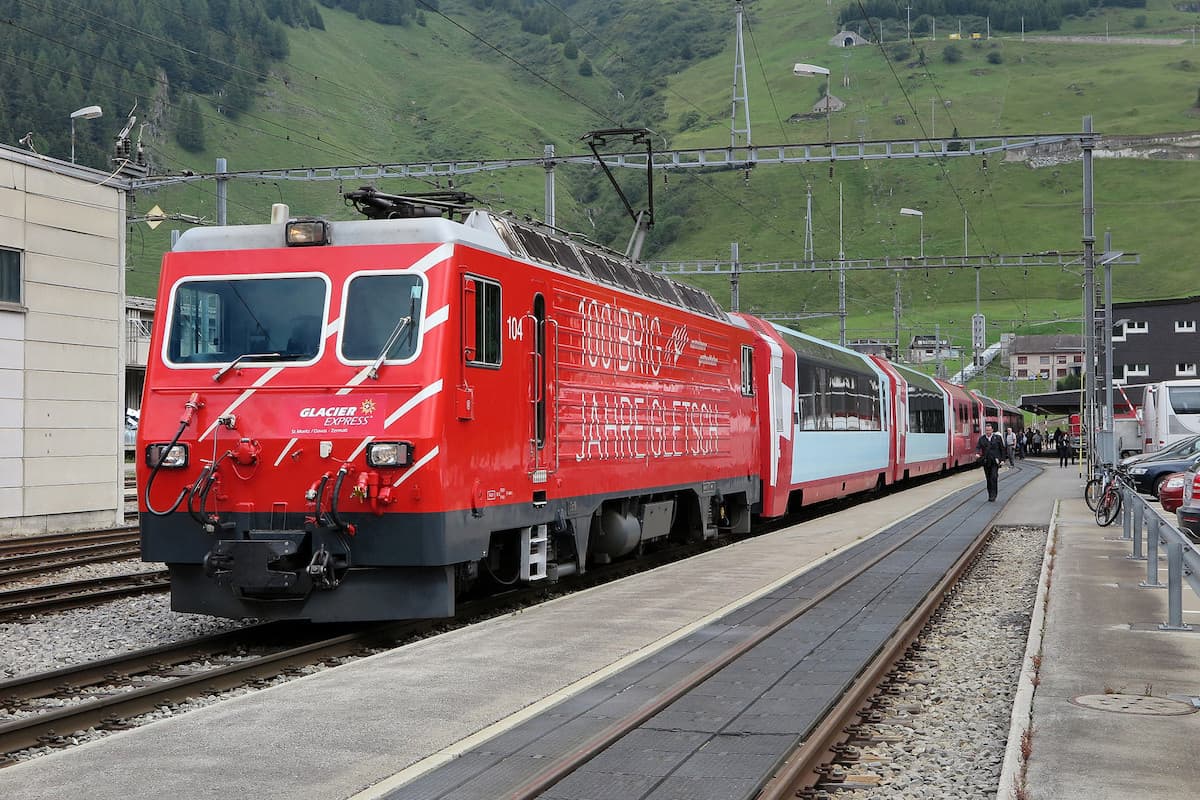 アンデルマット停車中の氷河急行